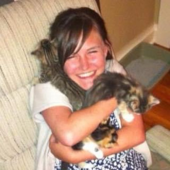 Meet your Posher, Cassie - Picture 4 of 15